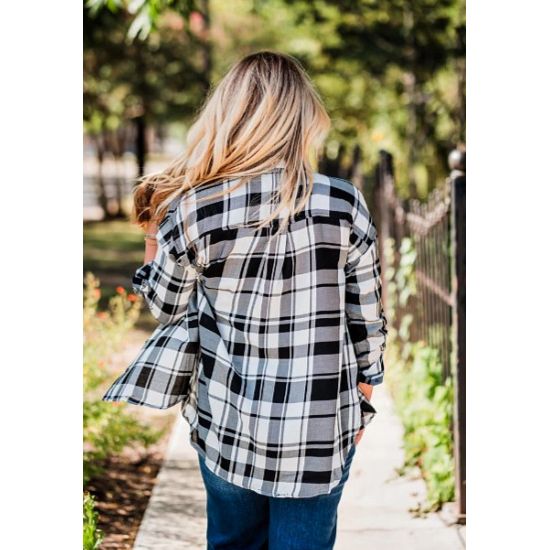 Black & White Plaid High-Low Button-Up Shirt – Lightweight Fall Layer