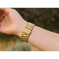 Wide Gold Stainless Steel Apple Watch Band – 18K Vacuum-Plated Adjustable Bracelet