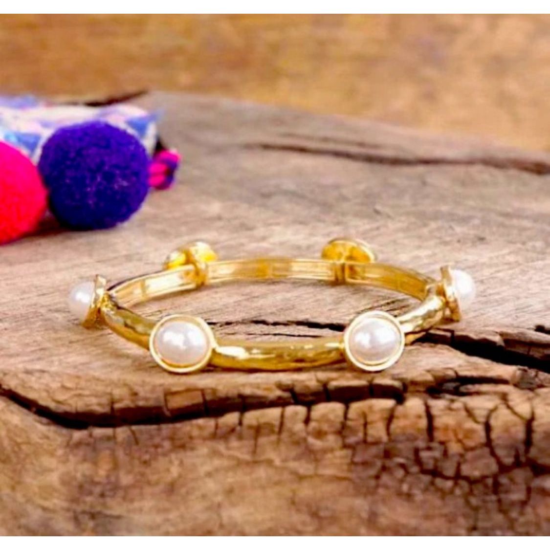 Pearl Hammered Gold Stretch Bangle – Rhinestone Gal Pearl Hammered Gold Stretch Bangle – Rhinestone Gal