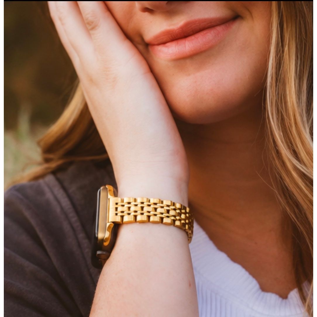 Stainless Steel Apple Watch Band – Gold, Silver & Two-Tone Adjustable Link Bracelet