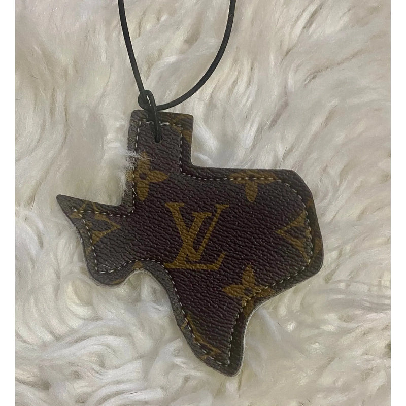 Leather & Cowhide Texas Charm – Approx. 4"