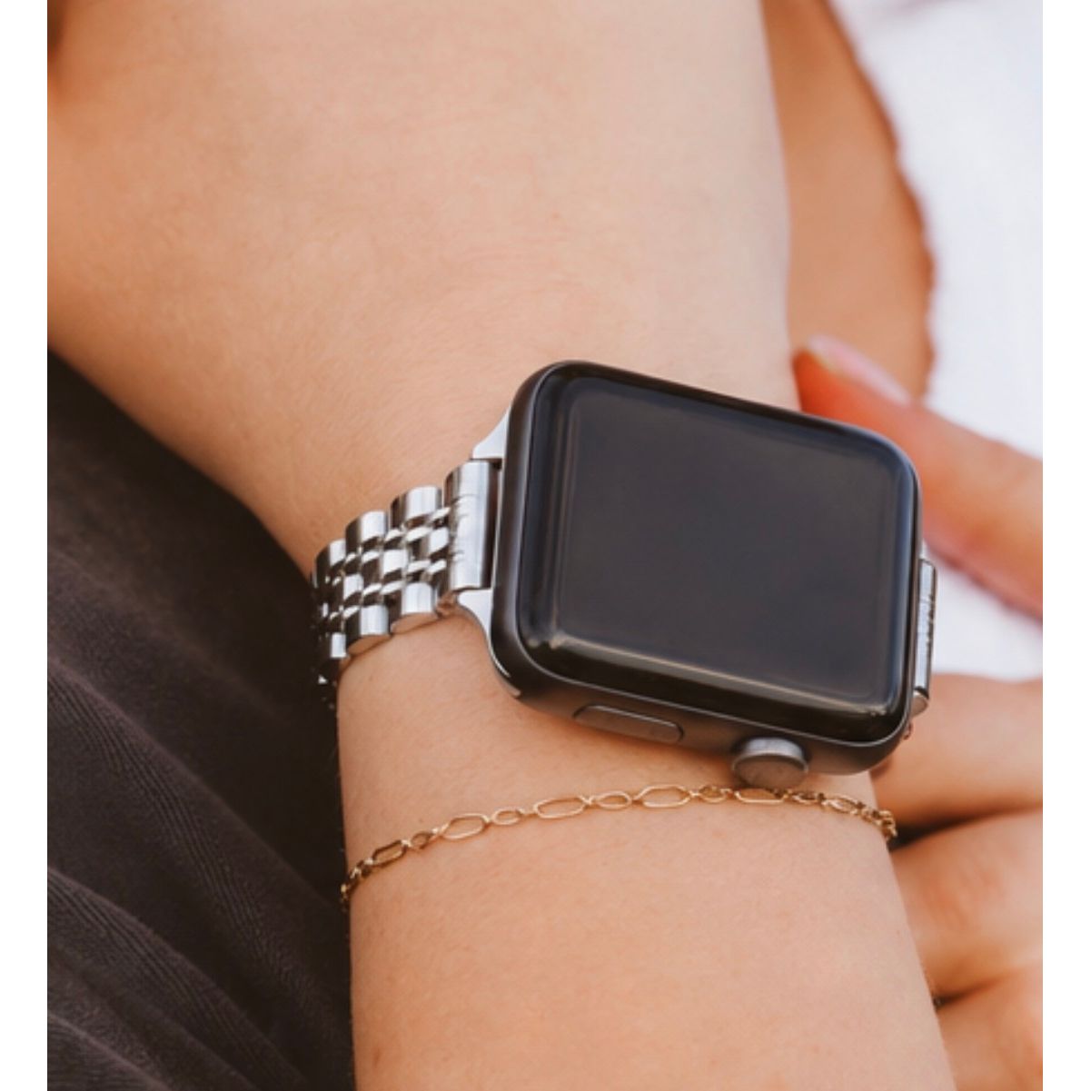 Stainless Steel Apple Watch Band – Gold, Silver & Two-Tone Adjustable Link Bracelet