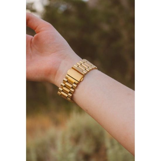 Wide 18K Gold Stainless Steel Apple Watch Band – Adjustable Fit