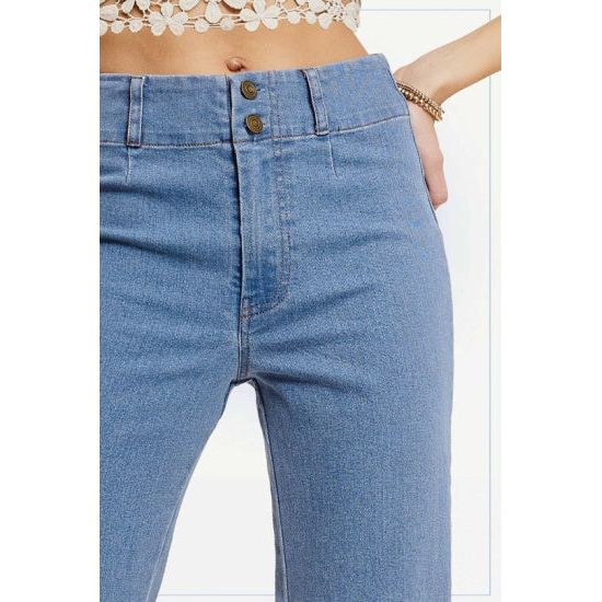 Effortless Chic High-Waisted Flare Jeans