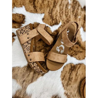 Very G Nude Tooled Wedges